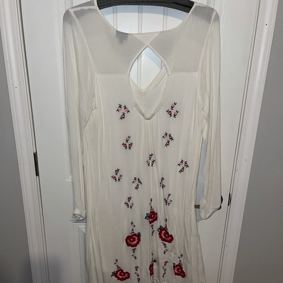 White Plus size dress from Torrid - Picture 4 of 4